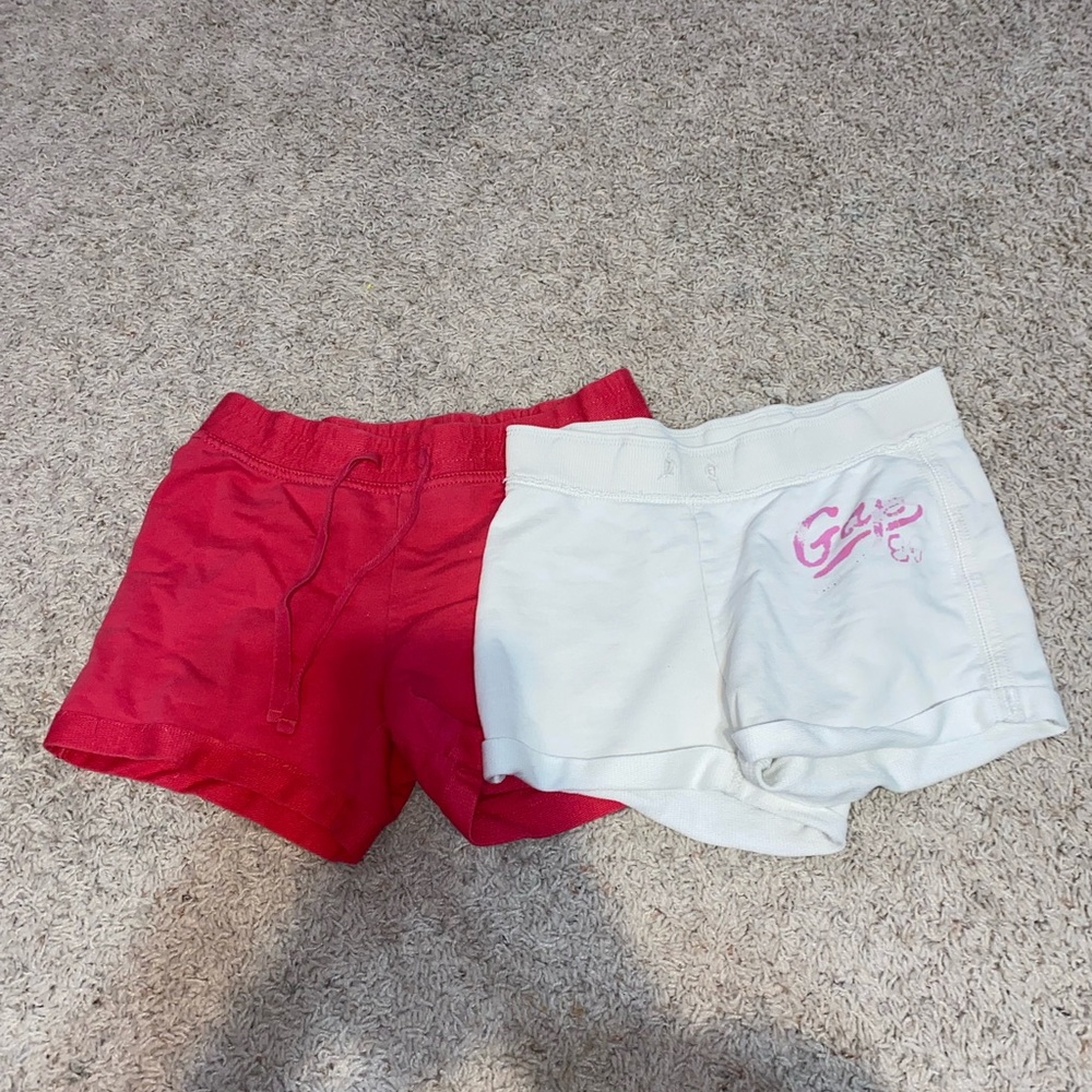 Set of 2 girls Gap shorts!